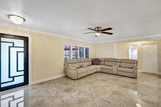 10216 NW 83rd St, Tamarac, FL 33321