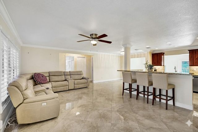 10216 NW 83rd St, Tamarac, FL 33321