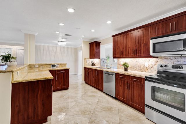 10216 NW 83rd St, Tamarac, FL 33321