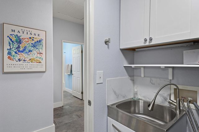 664 E Lily Street, Palm Springs, CA 92262