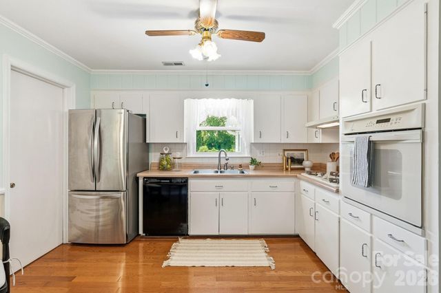 112 Queensbury Road, Winston Salem, NC 27104