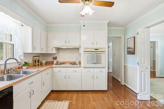 112 Queensbury Road, Winston Salem, NC 27104