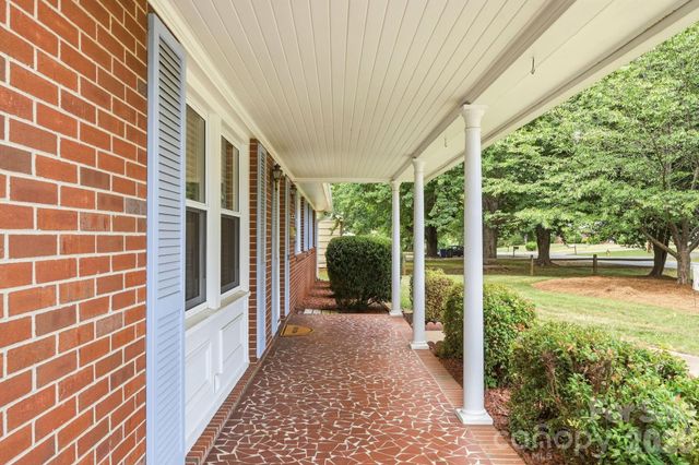 112 Queensbury Road, Winston Salem, NC 27104