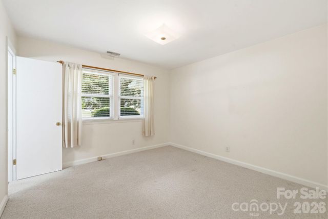 112 Queensbury Road, Winston Salem, NC 27104