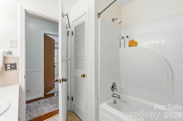 112 Queensbury Road, Winston Salem, NC 27104