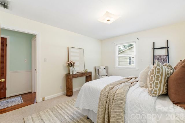 112 Queensbury Road, Winston Salem, NC 27104