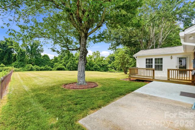 112 Queensbury Road, Winston Salem, NC 27104