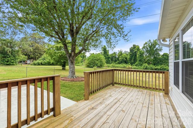 112 Queensbury Road, Winston Salem, NC 27104