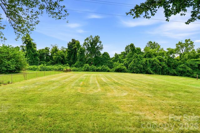 112 Queensbury Road, Winston Salem, NC 27104