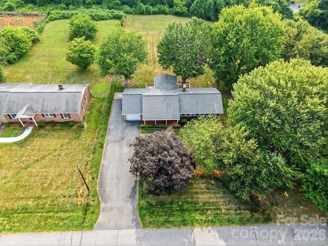 112 Queensbury Road, Winston Salem, NC 27104