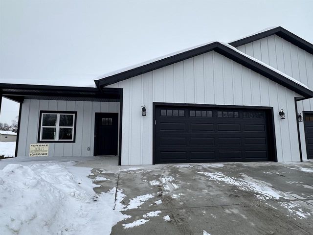 1220 Prairie Avenue, Janesville, WI 53545