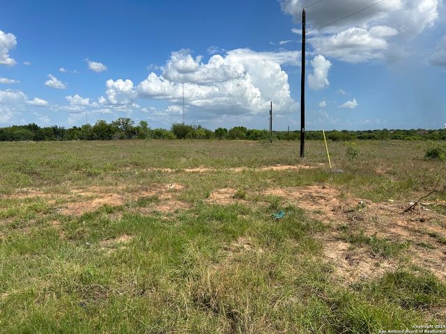 1176 Cr 329, Floresville, TX 78114