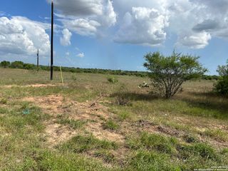1176 Cr 329, Floresville, TX 78114