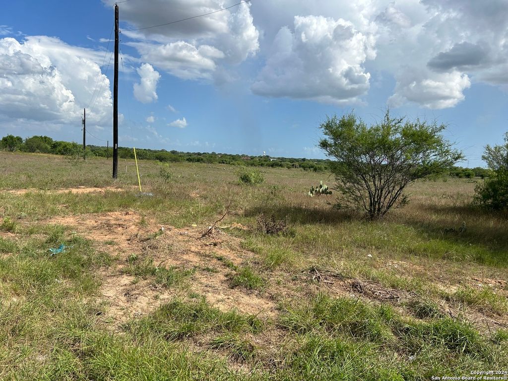 1176 Cr 329, Floresville, TX 78114