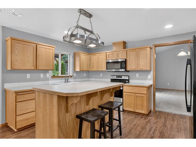 18359 DAVIS St, Sandy, OR 97055