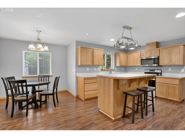 18359 DAVIS St, Sandy, OR 97055