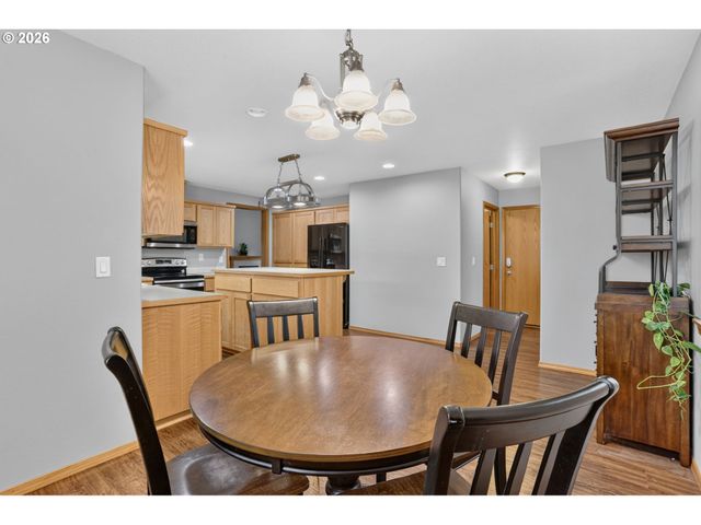 18359 DAVIS St, Sandy, OR 97055