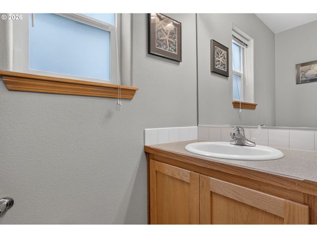 18359 DAVIS St, Sandy, OR 97055