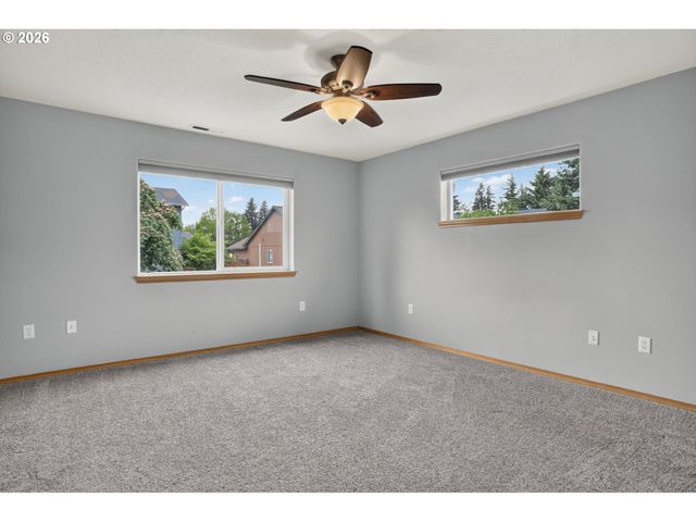 18359 DAVIS St, Sandy, OR 97055