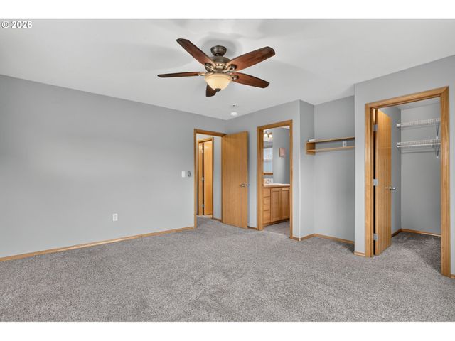 18359 DAVIS St, Sandy, OR 97055