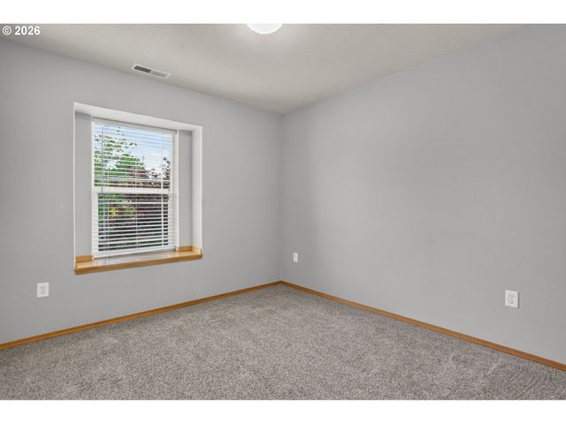 18359 DAVIS St, Sandy, OR 97055
