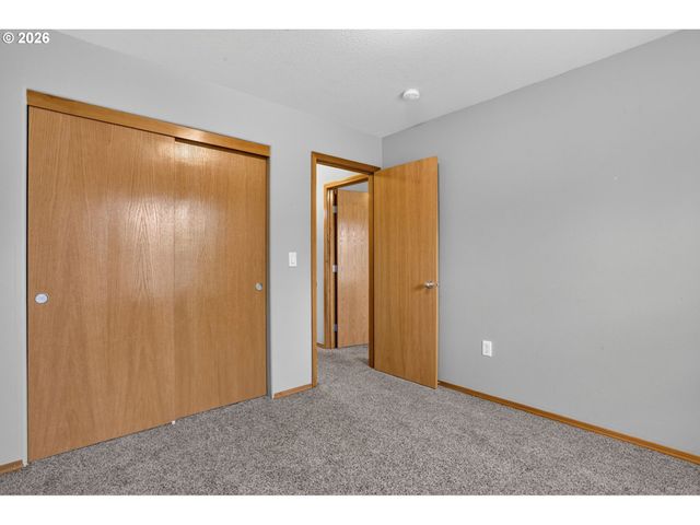 18359 DAVIS St, Sandy, OR 97055