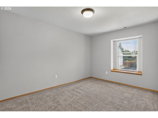 18359 DAVIS St, Sandy, OR 97055