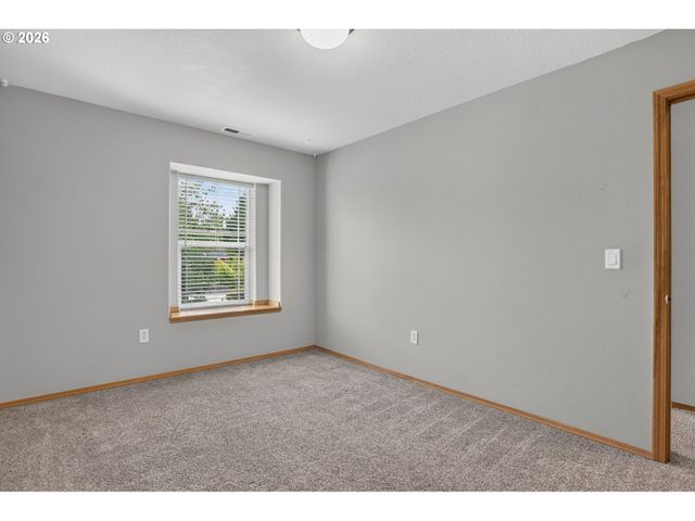 18359 DAVIS St, Sandy, OR 97055