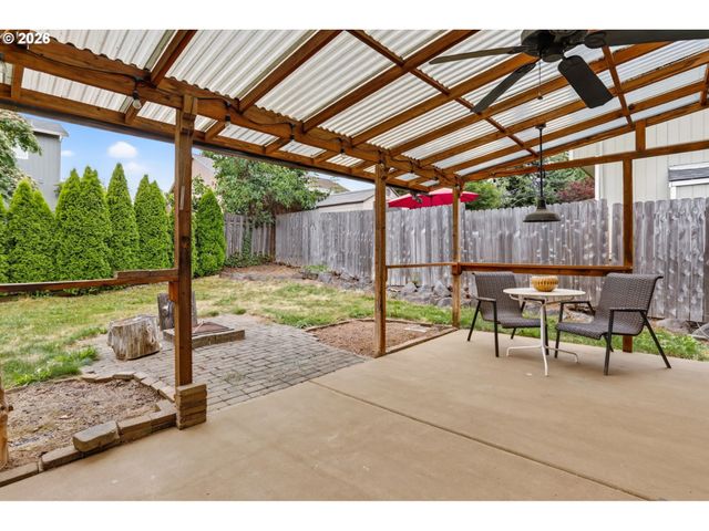 18359 DAVIS St, Sandy, OR 97055