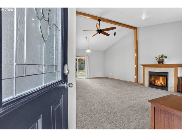 18359 DAVIS St, Sandy, OR 97055