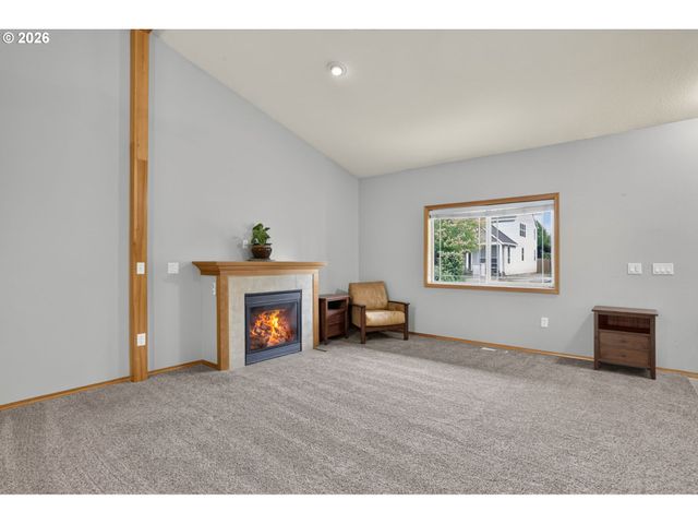 18359 DAVIS St, Sandy, OR 97055