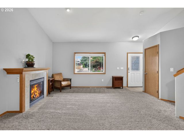 18359 DAVIS St, Sandy, OR 97055