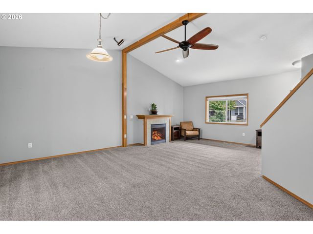 18359 DAVIS St, Sandy, OR 97055