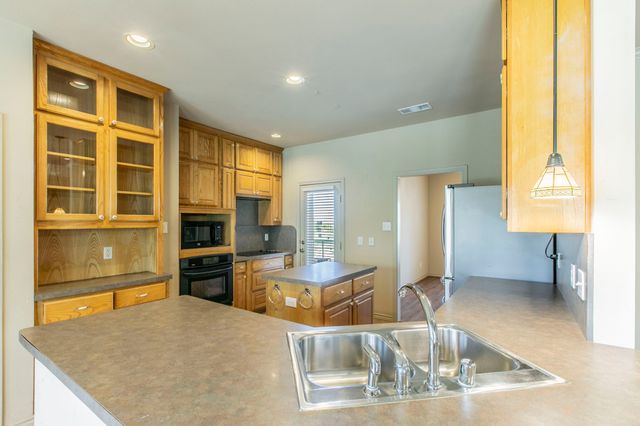 526 Preston Trail, Cedar Hill, TX 75104