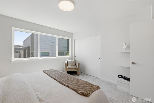 105 F NW 39 th Street, Seattle, WA 98107