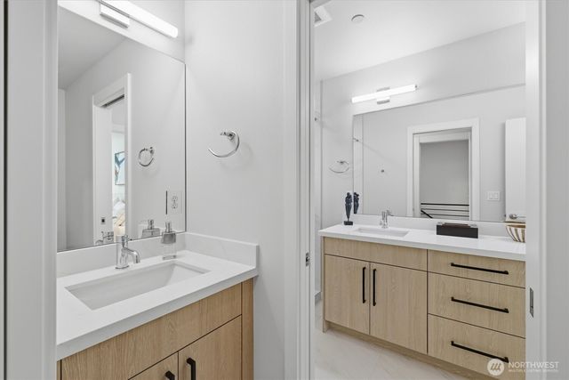 105 F NW 39 th Street, Seattle, WA 98107