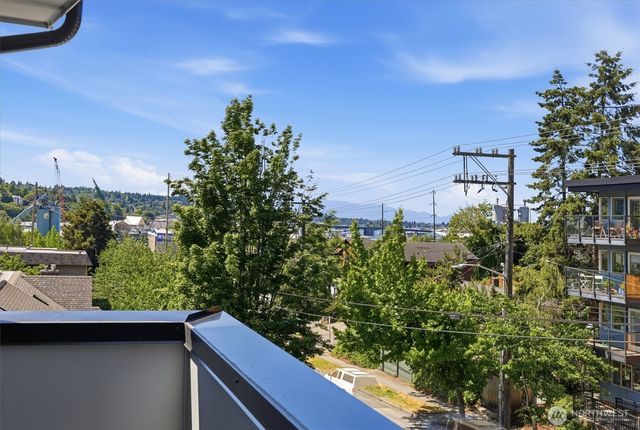 105 F NW 39 th Street, Seattle, WA 98107