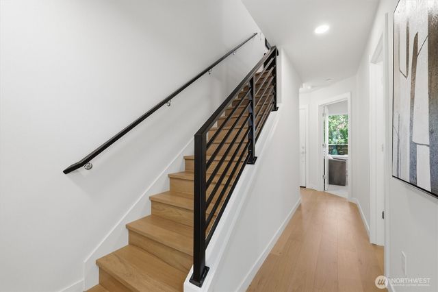 105 F NW 39 th Street, Seattle, WA 98107