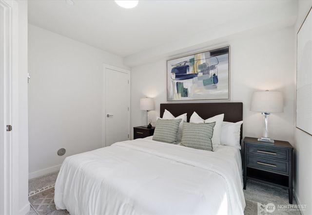 105 F NW 39 th Street, Seattle, WA 98107