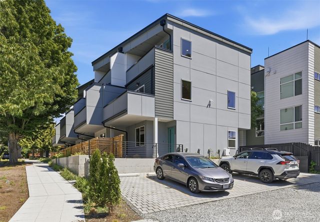 105 F NW 39 th Street, Seattle, WA 98107
