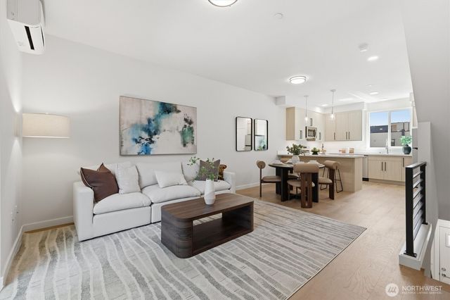 105 F NW 39 th Street, Seattle, WA 98107