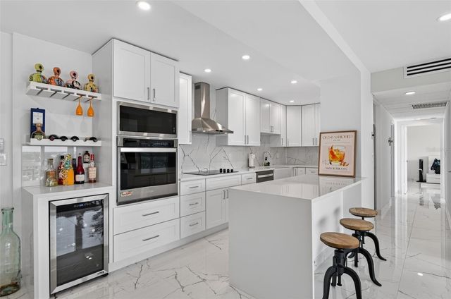 31 ISLAND WAY 508, Clearwater Beach, FL 33767