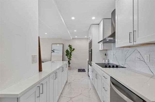 31 ISLAND WAY 508, Clearwater Beach, FL 33767