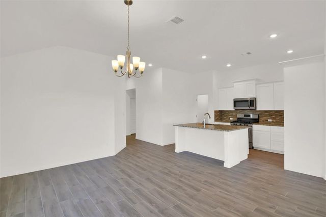 133 Woods Edge LN, Georgetown, TX 78628