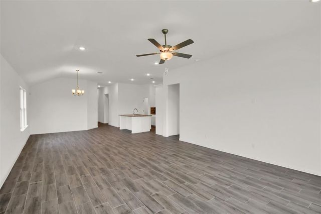133 Woods Edge LN, Georgetown, TX 78628