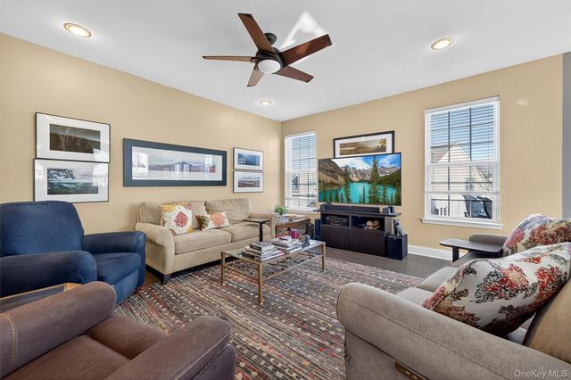 21 Cyprus Drive, Middletown, NY 10940