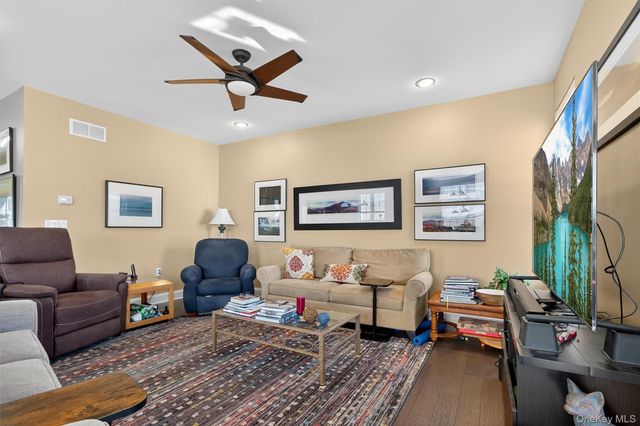 21 Cyprus Drive, Middletown, NY 10940