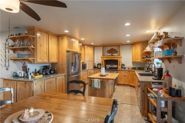 448 Edgemoor Road, Big Bear Lake, CA 92315