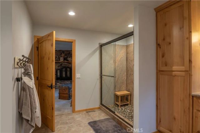 448 Edgemoor Road, Big Bear Lake, CA 92315