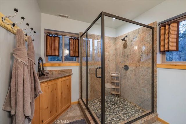 448 Edgemoor Road, Big Bear Lake, CA 92315